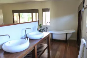Away Guesthouse- Away on Shirley Lane - Badezimmer
