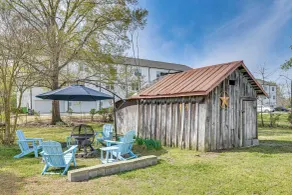 Half-mi to Dtwn Wendell! 60s Farmhouse w/ Fire Pit - Interiør