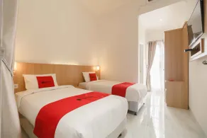 RedDoorz Plus Syariah @ Jalan Dr Sutomo Padang - Room