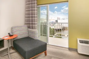 Holiday Inn Express Hotel & Suites Seaside Convention Center by IHG - Vue de la chambre