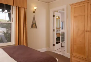 Old Faithful Inn - Inside the Park - Habitación
