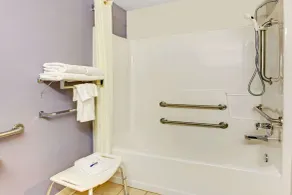 Microtel Inn & Suites by Wyndham Cherokee - Salle de bain