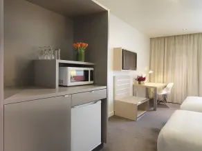 Travelodge Hotel Melbourne Docklands - Room