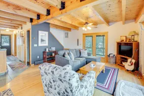 Hot Tub & Boat Dock: Waterfront Maine Retreat! - Interiør
