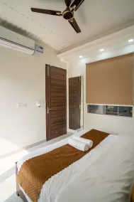 The Lodgers 1 BHK Serviced Apartment Golf Course Road Gurgaon - Room