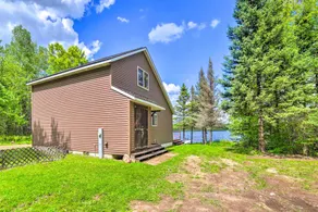 Secluded Woodsy Watersmeet Cabin w/ Fire Pit! - Innenbereich