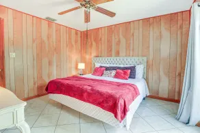 Lake Placid Home w/ Screened Porch: Near Lake Clay - Værelse