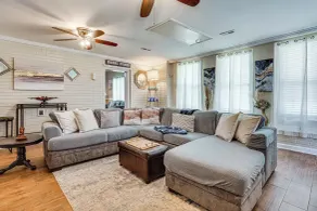 Screened Porch + Grill: Spacious Charleston Home! - Intérieur