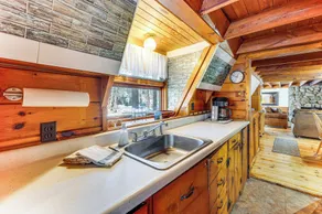 8 Mi to Cranmore Mtn Resort: A-frame w/ Fire Pit - Interiör
