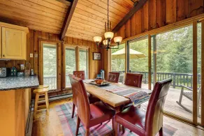 Jamaica Vacation Home w/ Deck: 8 Mi to Skiing! - Innenbereich