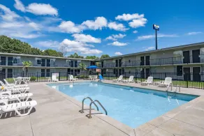 Days Inn and Suites by Wyndham Oxford - Piscine