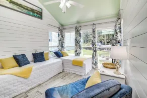 Chic Murrells Inlet Getaway ~ 2 Mi to Marsh Walk! - Interiør