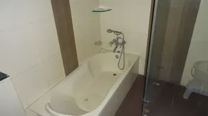 Hotel Diplomat Residency - Bathroom