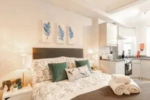 Room in Apartment - 12 Helena Luxury Serviced Apartment - Room