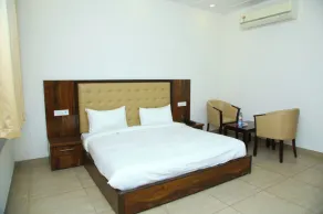 Hotel Girraj Inn - Quarto