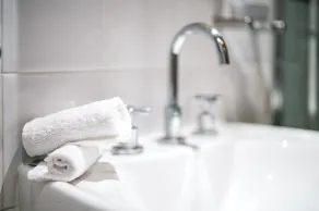 Park Regis Concierge Apartments - Bathroom