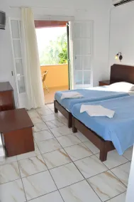 Apartments Maria with Pool - Agios Gordios Beach - Habitación