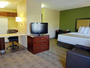 Studio 6 Suites Jacksonville Deerwood Park FL - Room