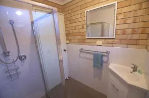 Esperance Beachfront Resort - Bathroom