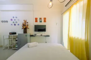 New Room Studio at Green Pramuka City Apartment By Travelio - Habitación