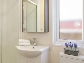 Canis - Bathroom