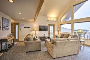 Logan Road Lookout, Lincoln City Home w/ Game Room - Interiør