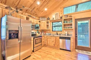 Broken Bow Hideaway w/ Hot Tub & Fire Pit! - Interior