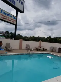 Executive Inn - Piscina