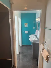 UpTown Backpackers - Baño