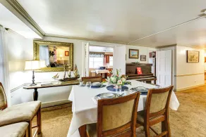 Walk to Shops & Eats: Apt in Downtown Elizabeth - Innvendig
