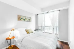 High-Rise Condo with CN Tower View - Balcony - Free Parking - Downtown Toronto - Room