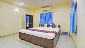 FabHotel Royal Comfort Inn - Quarto