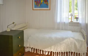 1 Bedroom Nice Apartment In Rönneshytta - Chambre
