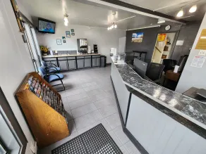 Studio 9 Fort Bragg, LLC. - Coin salon dans le hall