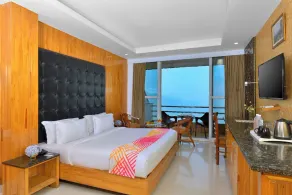 Ginger Lansdowne, Mall Road - Room