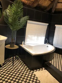Imbube Safari Lodge - Bathroom
