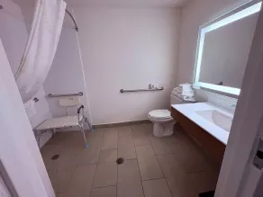 Microtel Inn & Suites by Wyndham Denver Airport - Salle de bain