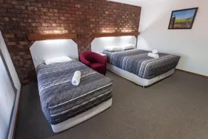 Donald Motor Lodge - Room