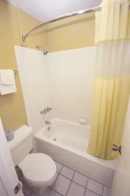 Days Inn by Wyndham DeFuniak Springs - Salle de bain