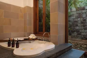 Green Bay Phu Quoc Resort & Spa - Bathroom