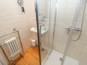 Chapel Cottage - Bathroom