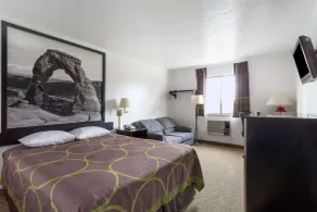 Super 8 by Wyndham Logan - Chambre