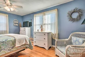 Walk to Great Pond: Spacious East Falmouth Home - Innvendig