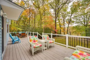 Lake Access, Tranquil Acreage: Farnham Cottage - Interiør
