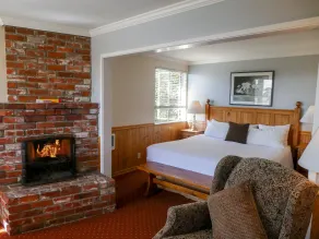 Carmel Fireplace Inn - Chambre