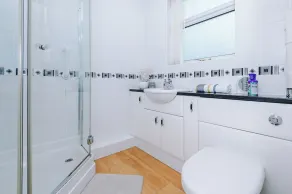 3-Bed Westhoughton M61 Parking - Baño