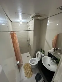 150 Newport condotel pasay  - Baño