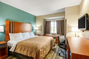 Quality Inn & Suites Bristol North - Room