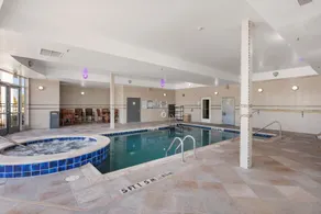 Holiday Inn Hotel & Suites Waco Northwest by IHG - Piscina