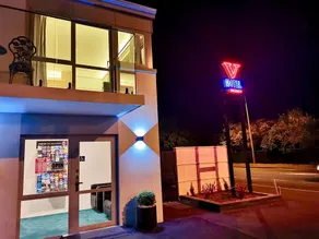 V Motel - Reception